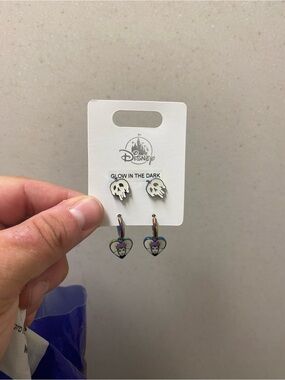 2025 Disney Parks Snow White Poison Apple & Evil Queen Earrings NEW GITD